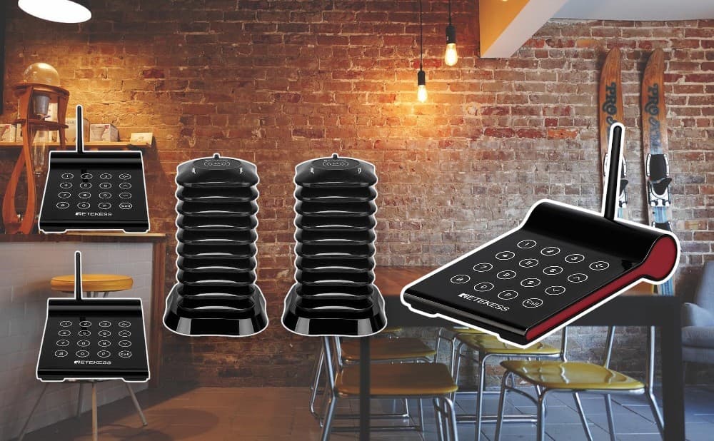 Retekess TD164 Pager in a Busy Restaurant