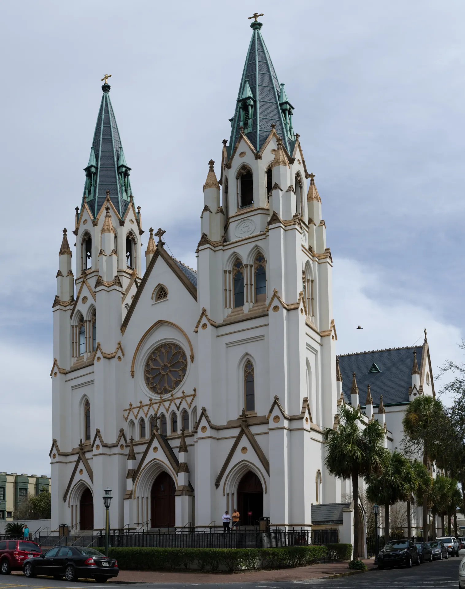 Cathedral_of_St-_John_the_Baptist_-_Savannah_GA_-_panorama