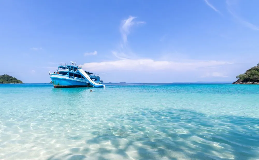 How Cruise Shore Excursions Keep Large Tour Groups Connected via Long-Range Wireless Audio