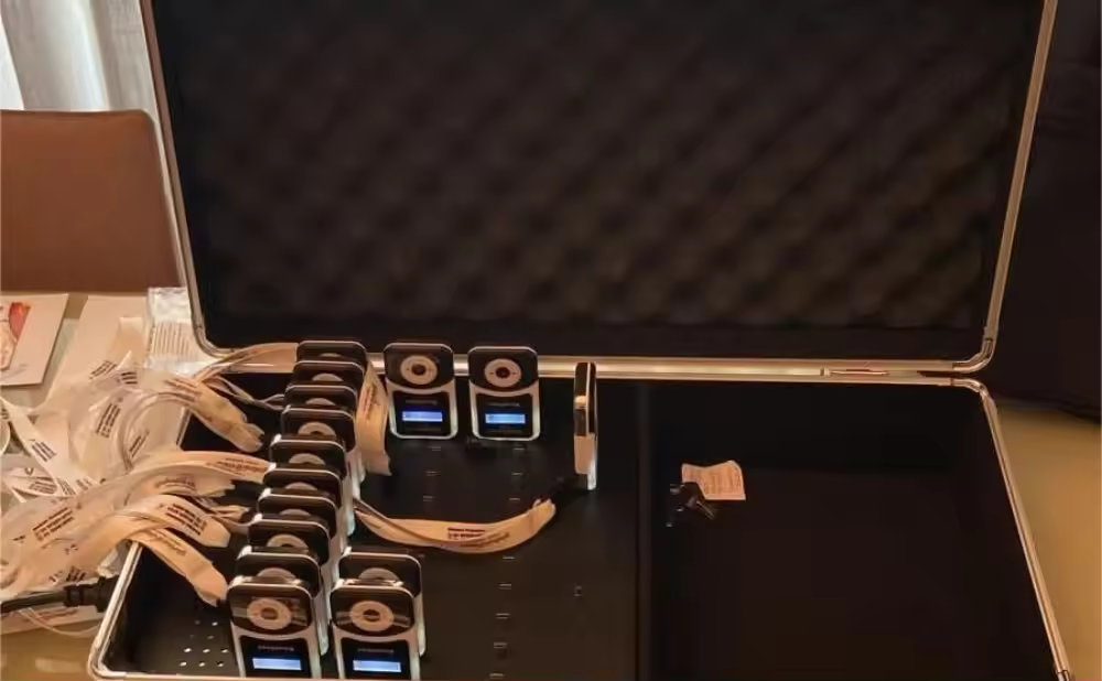 What Features Should I Look for in a Tour Guide Microphone System?